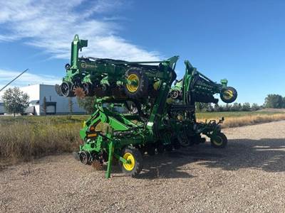 John Deere DR24 Planter / Row Unit