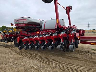 TITAN MACHINERY YIELDTRAC 24R22 Planter / Row Unit