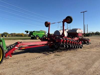 TITAN MACHINERY YIELDTRAC 24R22 Planter / Row Unit