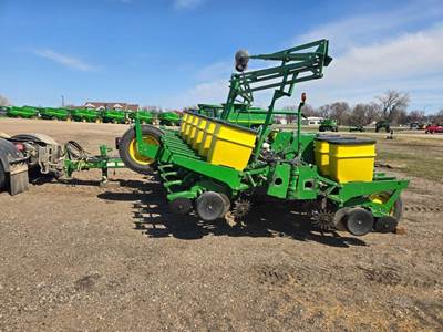 Wil-Rich PT2200 Planter / Row Unit