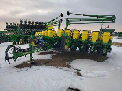 Wil-Rich PT2200 Planter / Row Unit