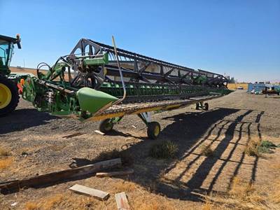 John Deere 640D Platform