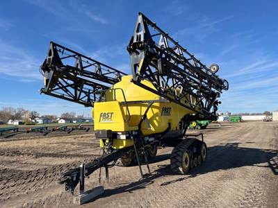 FAST 9524T Pull-Type Sprayer