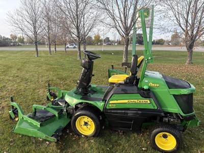 John Deere 1570 Riding Lawn Mower