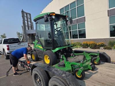 John Deere 1585 Riding Lawn Mower