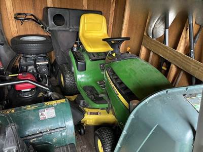 John Deere D140 Riding Lawn Mower