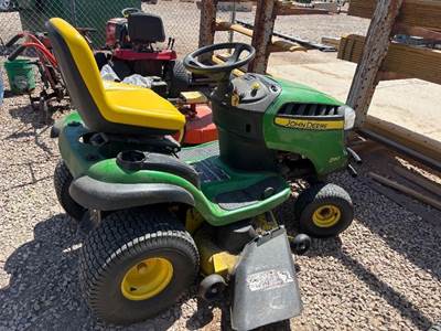 John Deere D150 Riding Lawn Mower