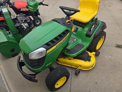 John Deere D160 Riding Lawn Mower