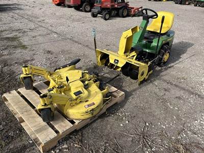 John Deere F525 Riding Lawn Mower