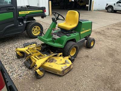 John Deere F725 Riding Lawn Mower