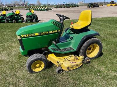 John Deere GT262 Riding Lawn Mower