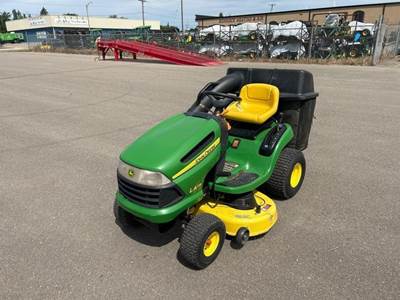 John Deere LA115 Riding Lawn Mower