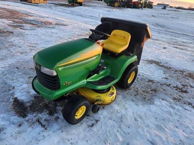 John Deere LT150 Riding Lawn Mower