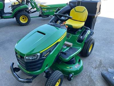 John Deere S240 Riding Lawn Mower