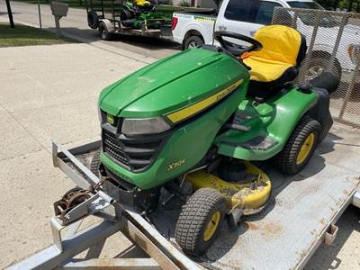 John Deere X304 Riding Lawn Mower