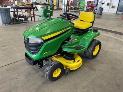 John Deere X304 Riding Lawn Mower
