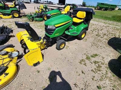 John Deere X330 Riding Lawn Mower