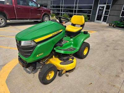 John Deere X350 Riding Lawn Mower