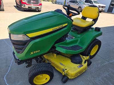John Deere X390 Riding Lawn Mower