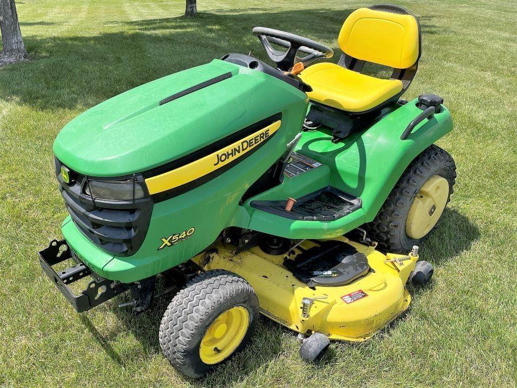 2006 John Deere X540 Riding Lawn Mower For Sale, 823 Hours Moorhead