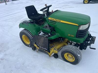 John Deere X720 Riding Lawn Mower