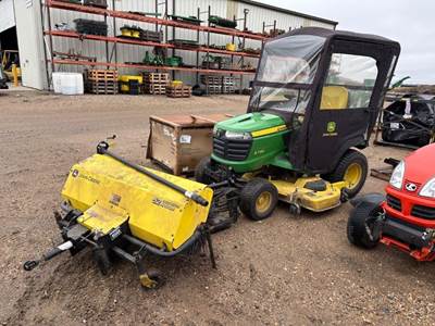 John Deere X730 Riding Lawn Mower