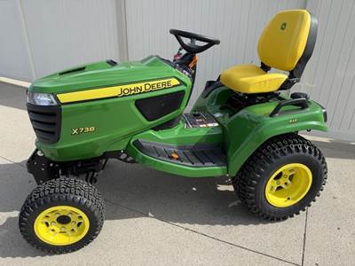 John Deere X738 Riding Lawn Mower