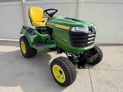 John Deere X738 Riding Lawn Mower