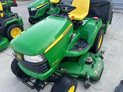John Deere X740 Riding Lawn Mower