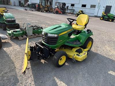 John Deere X758 Riding Lawn Mower