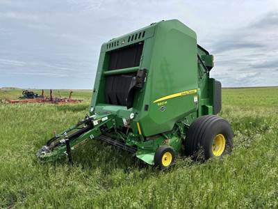 John Deere 560M Round Hay Baler