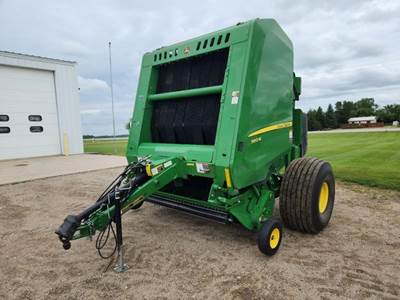 John Deere 560M Round Hay Baler
