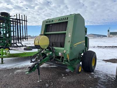 John Deere 560M Round Hay Baler