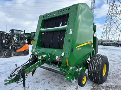 John Deere 560R Round Hay Baler