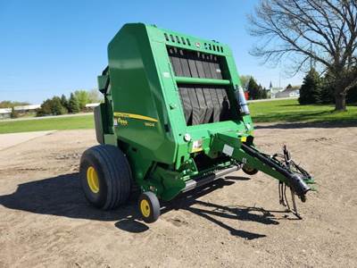 John Deere 560R Round Hay Baler