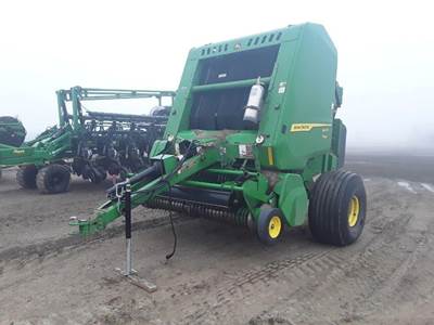 John Deere 561R Round Hay Baler