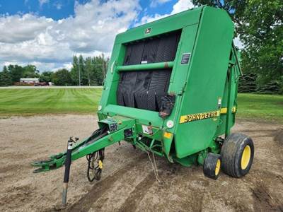John Deere 566 Round Hay Baler