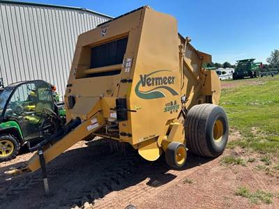 Vermeer 605SM Round Hay Baler