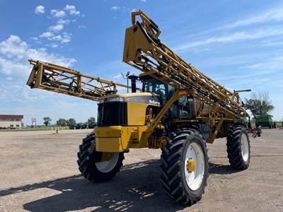 Ag-Chem ROGATOR SS1084 Self-Propelled Sprayer