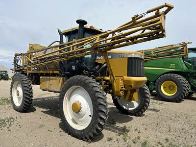 Ag-Chem RoGator 1254 Self-Propelled Sprayer