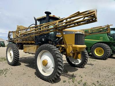 Ag-Chem RoGator 1254 Self-Propelled Sprayer