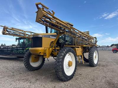 Ag-Chem RoGator 1254 Self-Propelled Sprayer