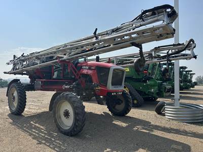 Apache AS1240 Self-Propelled Sprayer