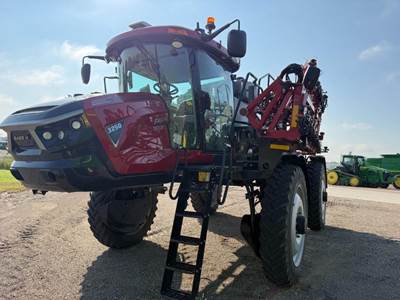 Case IH PATRIOT 3250 Self-Propelled Sprayer