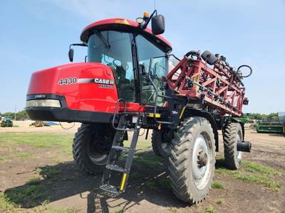 Case IH PATRIOT 4430 Self-Propelled Sprayer
