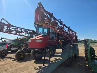 Case IH SPX3185 Self-Propelled Sprayer