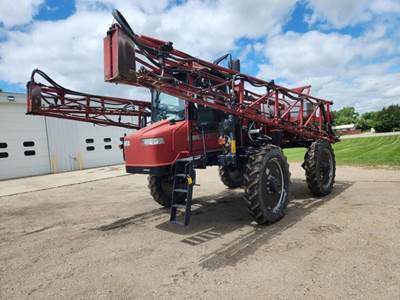 Case IH SPX3185 Self-Propelled Sprayer