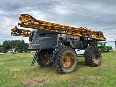 Hagie STS12 Self-Propelled Sprayer