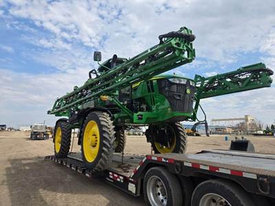 John Deere 410R Self-Propelled Sprayer