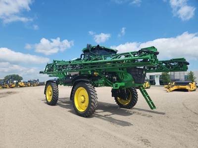 John Deere 410R Self-Propelled Sprayer